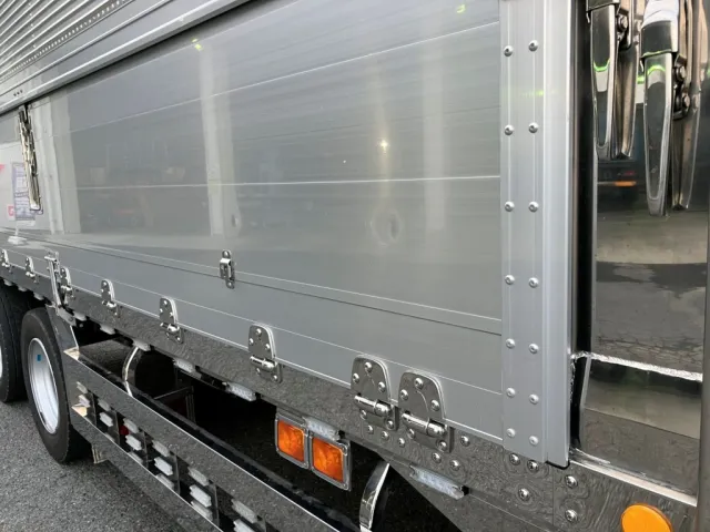 助手席側後方アオリに少しキズ・凹みがあります。|いすゞ ギガ 2PG-CYJ77Cの写真50