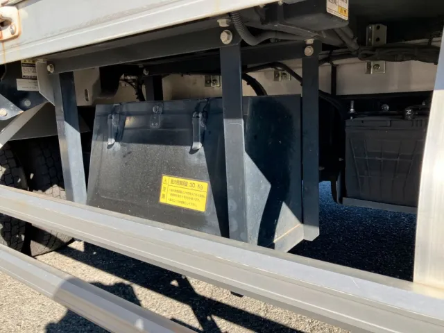 工具箱は鉄製です。|いすゞ フォワード 2RG-FRR90T2(2WD)の写真17