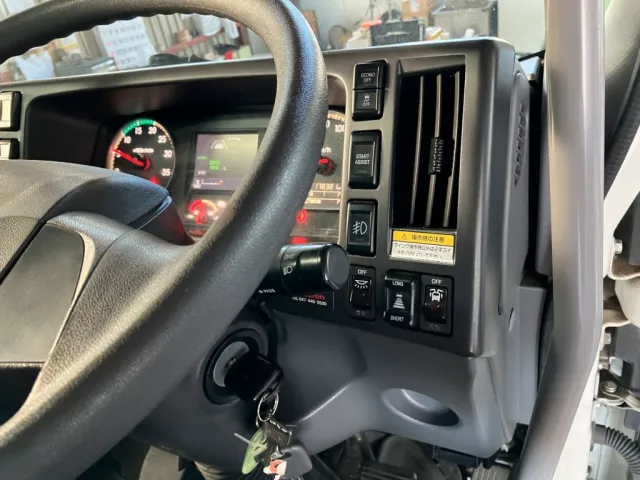 スイッチ類です。|いすゞ フォワード 2RG-FRR90T2(2WD)の写真22