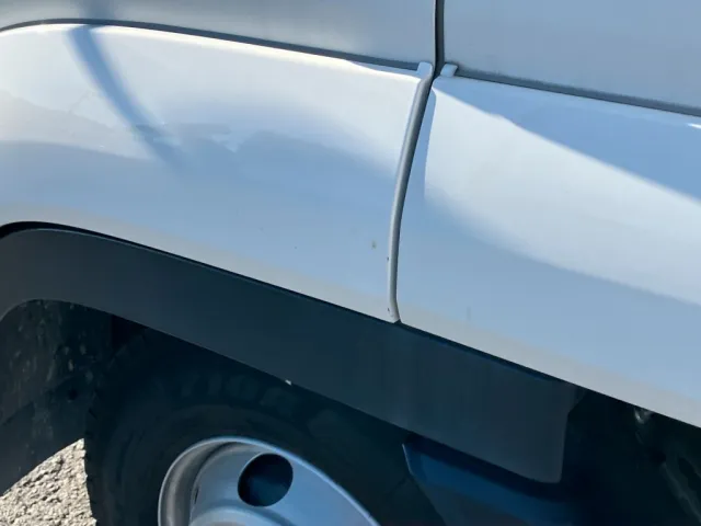 助手席側ドア端に小傷があります。|いすゞ フォワード 2RG-FRR90T2(2WD)の写真36