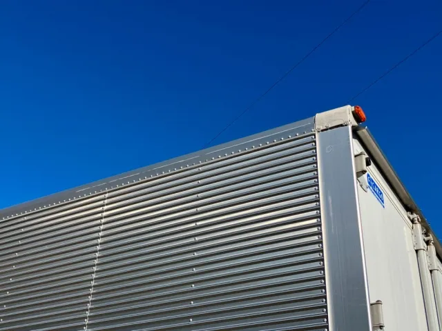 助手席側羽根上部に擦れがあります。|いすゞ フォワード 2RG-FRR90T2(2WD)の写真44