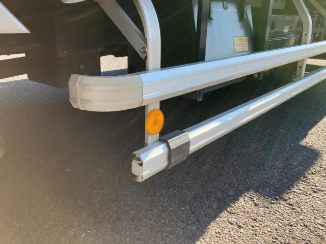 運転席側サイドバンパーコーナーカバーが欠損しています。|いすゞ フォワード 2RG-FRR90T2(2WD)の写真46