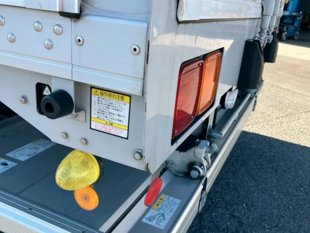 助手席ボデー後方に少し曲がり・サビがあります。|いすゞ フォワード 2RG-FRR90T2(2WD)の写真48