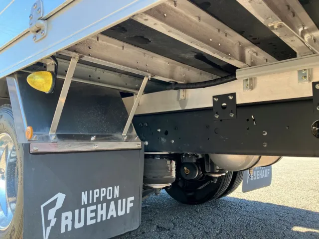 シャシとネタの状態です。ネタはアルミ製です|いすゞ フォワード 2RG-FTR90V4の写真7