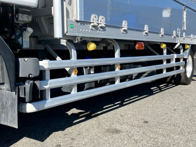 サイドバンパーはアルミ製です。|いすゞ フォワード 2RG-FTR90V4の写真13