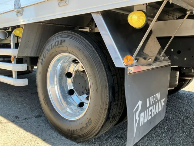 リヤフェンダーはステンレス製です。アルミホイールです|いすゞ フォワード 2RG-FTR90V4の写真14