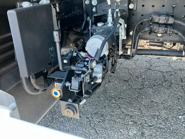 電動キャブチルトです。|いすゞ フォワード 2RG-FTR90V4の写真18