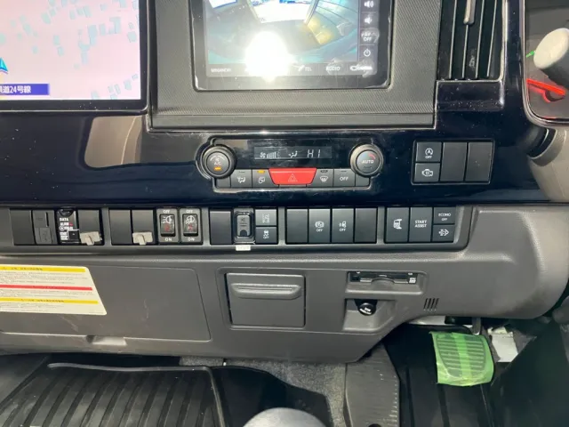 スイッチ類です。|いすゞ フォワード 2RG-FTR90V4の写真21