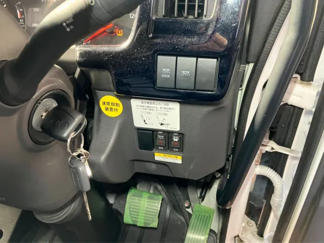 スイッチ類です。|いすゞ フォワード 2RG-FTR90V4の写真22