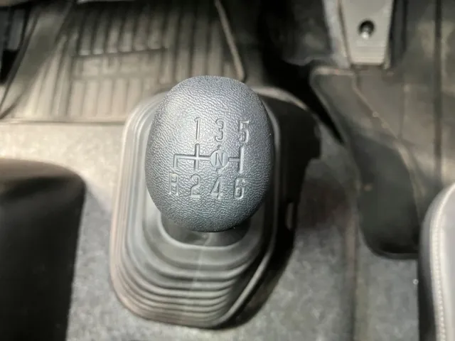 6速マニュアルです。|いすゞ フォワード 2RG-FTR90V4の写真27