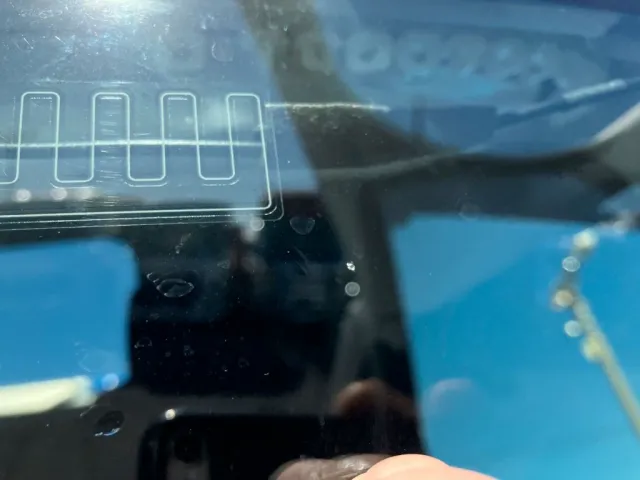 フロントガラス助手席側上部に小傷があります。|いすゞ フォワード 2RG-FTR90V4の写真29