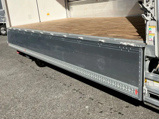 運転席側アオリ内面に擦れキズがあります。|いすゞ フォワード 2RG-FTR90V4の写真39