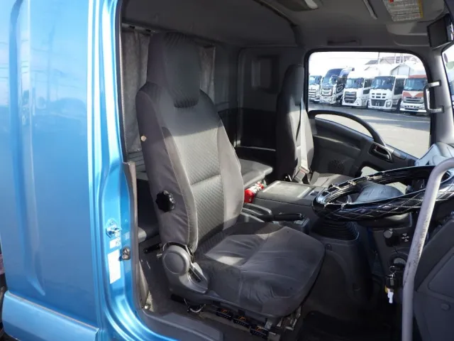 乗車定員は2名です。|いすゞ フォワード TKG-FRR90S2(2WD)の写真6