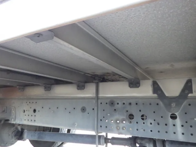 シャーシとネタの状態です。(ネタはアルミ製です)|いすゞ フォワード TKG-FRR90S2(2WD)の写真7