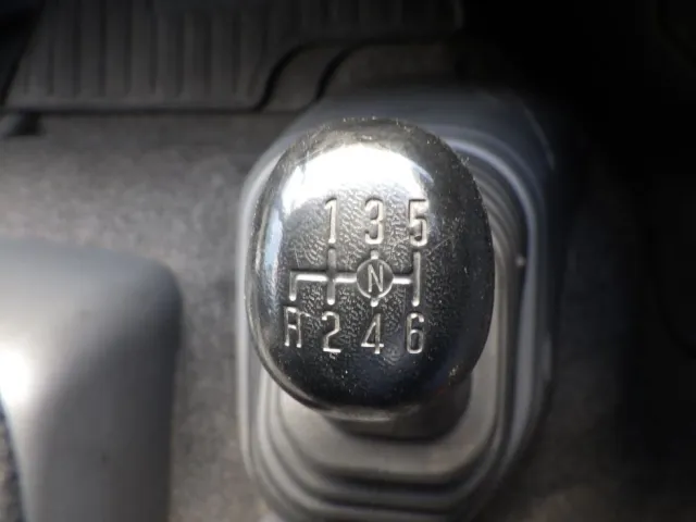 MT6速です。|いすゞ フォワード TKG-FRR90S2(2WD)の写真14