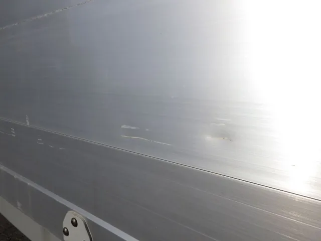 左右のアオリにキズ・ヘコミがあります。|いすゞ フォワード TKG-FRR90S2(2WD)の写真27