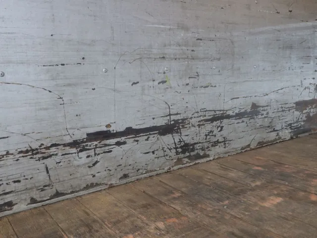 プロテクター裏側にキズ・サビ・ヘコミがあります。|いすゞ フォワード TKG-FRR90S2(2WD)の写真30