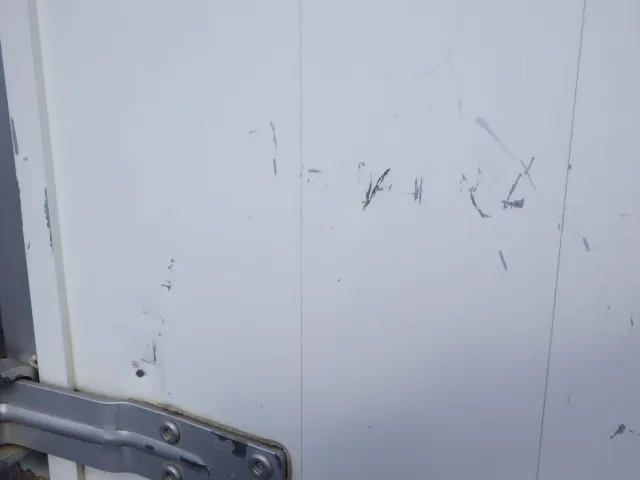 リヤ扉にキズ・ヘコミがあります。|いすゞ フォワード TKG-FRR90S2(2WD)の写真36