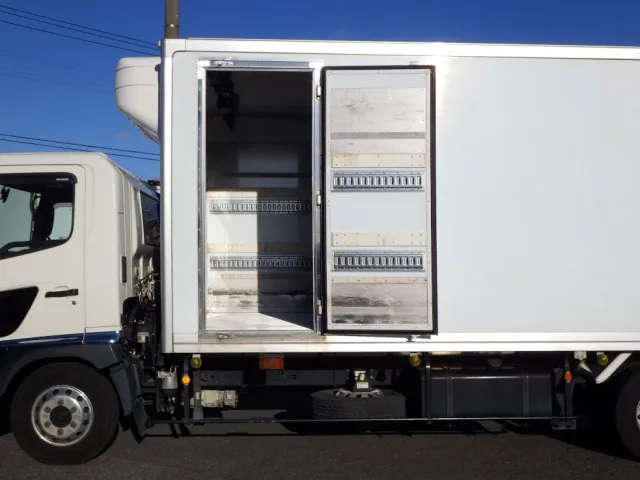 助手席側に片開式ドアが付いています|日野 レンジャー 2KG-FC2ABG(2WD)の写真12