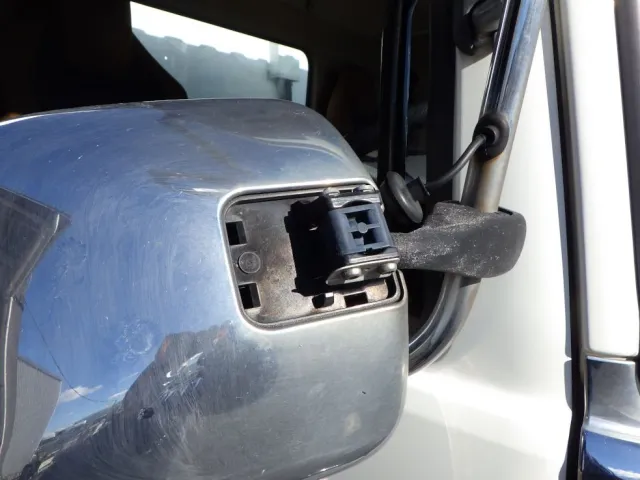 運転席側アンダーミラーカバーが欠損しています。|日野 レンジャー 2KG-FC2ABG(2WD)の写真34