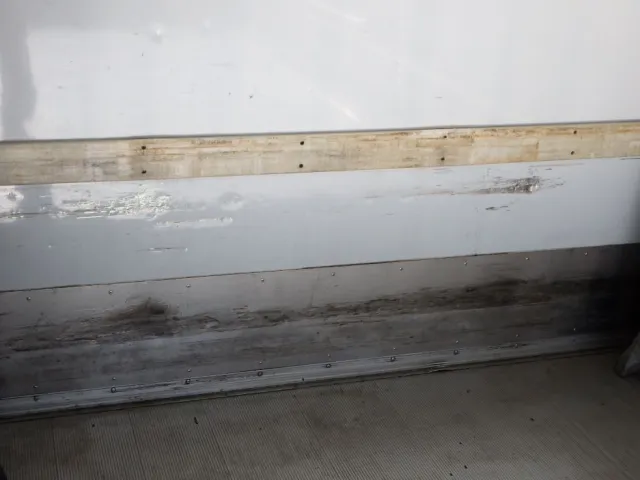 プロテクター裏側にキズ・ヘコミがあります。|日野 レンジャー 2KG-FC2ABG(2WD)の写真42