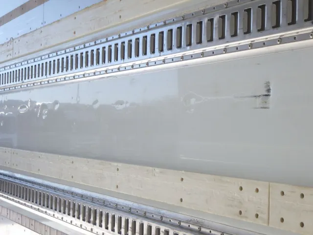 荷台内側にキズ・ヘコミがあります。|日野 レンジャー 2KG-FC2ABG(2WD)の写真43