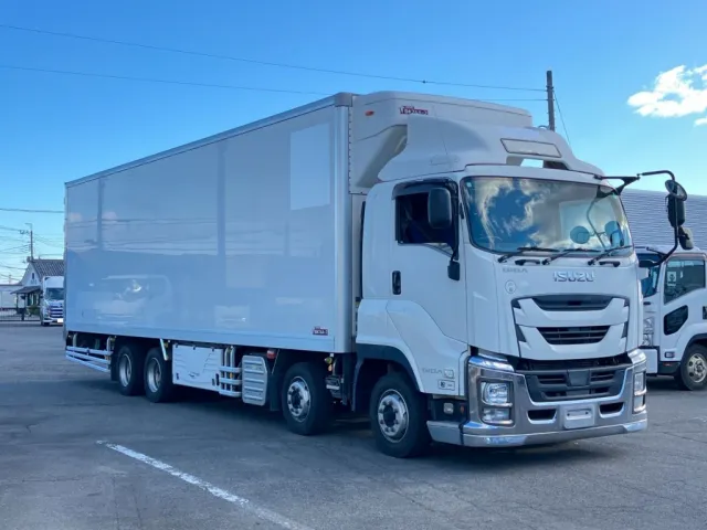 いすゞ ギガ QPG-CYJ77Bの写真2