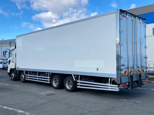 いすゞ ギガ QPG-CYJ77Bの写真3