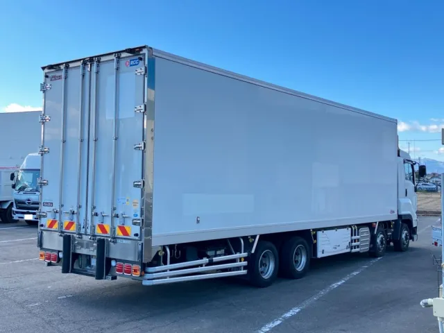 いすゞ ギガ QPG-CYJ77Bの写真4