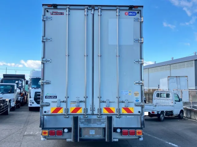 いすゞ ギガ QPG-CYJ77Bの写真8