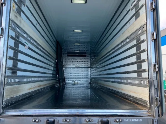 いすゞ ギガ QPG-CYJ77Bの写真10