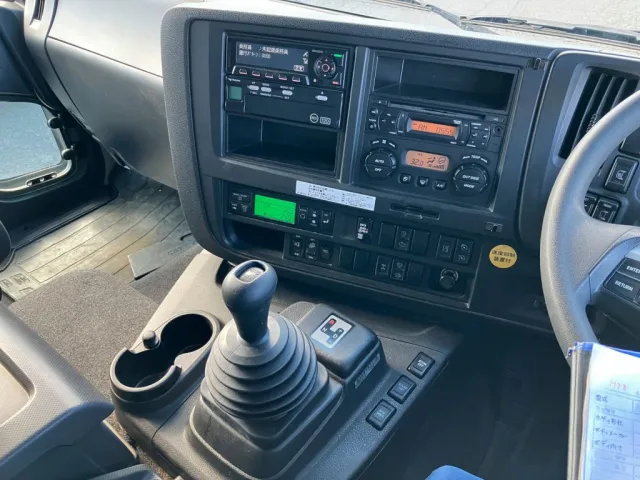 いすゞ ギガ QPG-CYJ77Bの写真18