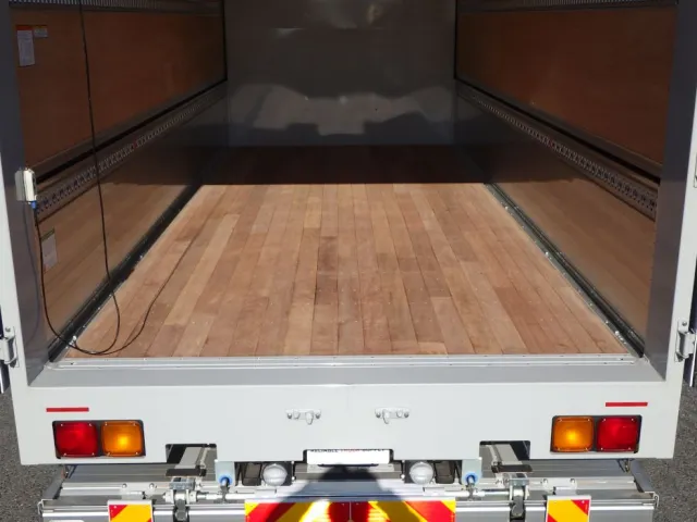 床板の状態です。|三菱 ファイター 2KG-FK65F(2WD)の写真10