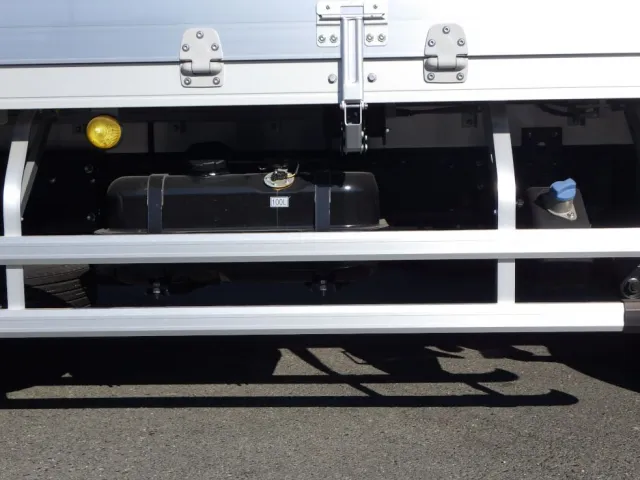 燃料タンクは１００Lです。|三菱 ファイター 2KG-FK65F(2WD)の写真20