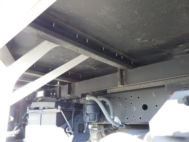 シャーシとネタの状態です。（ネタは鉄製です）|日野 デュトロ TKG-XZU710M(2WD)の写真7