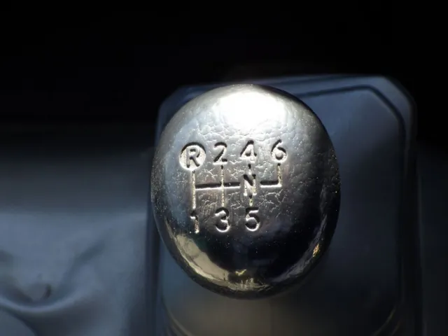 MT６速です。|日野 デュトロ TKG-XZU710M(2WD)の写真24