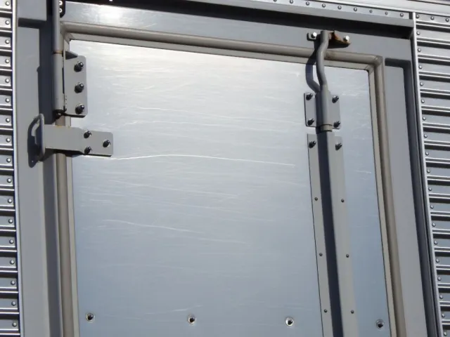 サイドドアにスレがあります。|日野 デュトロ TKG-XZU710M(2WD)の写真33