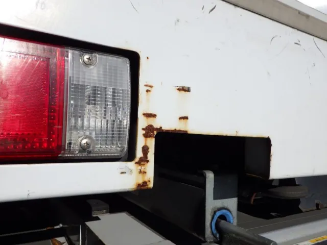 化粧板にキズ・サビがあります。|日野 デュトロ TKG-XZU710M(2WD)の写真41