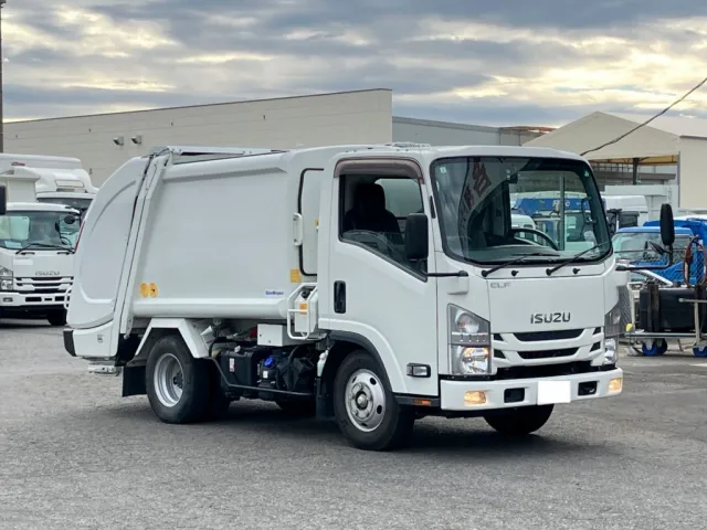 いすゞ エルフ 2RG-NMR88AN(2WD)の写真2