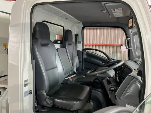 いすゞ エルフ 2RG-NMR88AN(2WD)の写真5
