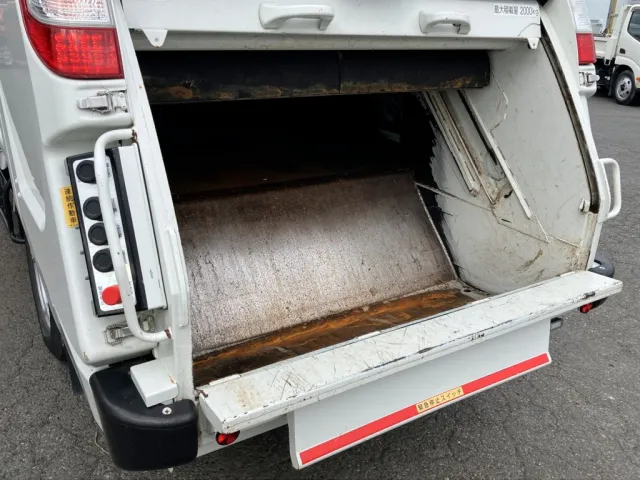いすゞ エルフ 2RG-NMR88AN(2WD)の写真12