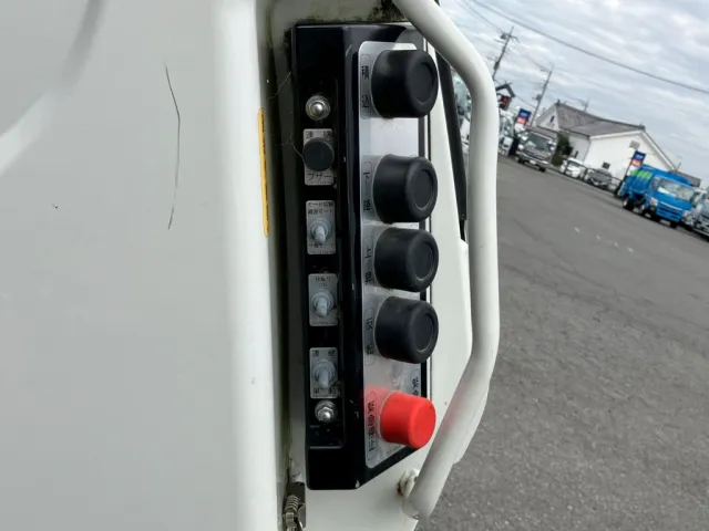 いすゞ エルフ 2RG-NMR88AN(2WD)の写真16