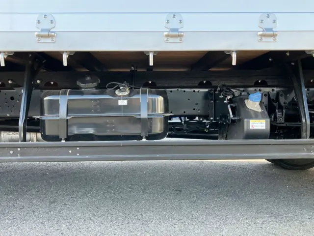 燃料タンクは100Lです。|三菱 ファイター 2KG-FK62F(2WD)の写真14