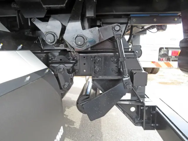 シャーシの状態です。|三菱 キャンター 2PG-FEBM0(2WD)の写真7