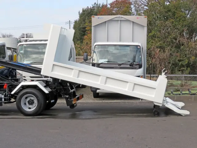 三菱 キャンター 2PG-FEBM0(2WD)の写真13