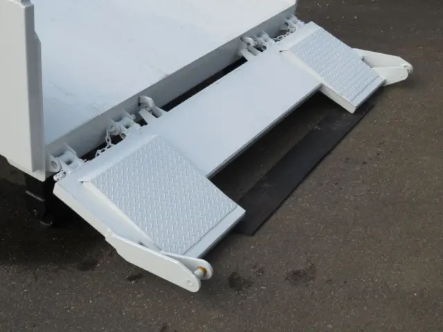 三菱 キャンター 2PG-FEBM0(2WD)の写真14