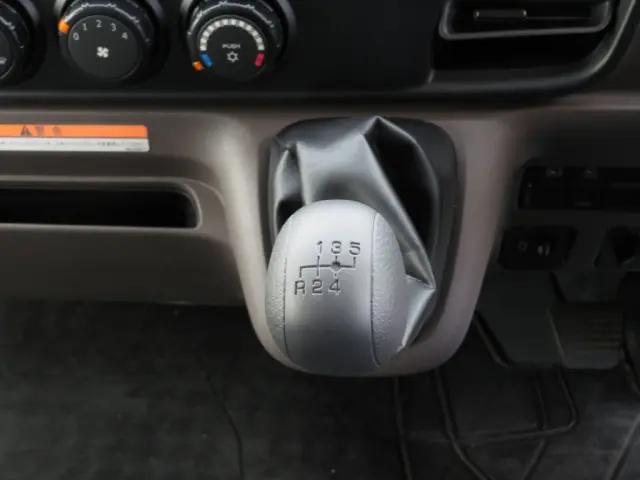 三菱 キャンター 2PG-FEBM0(2WD)の写真21