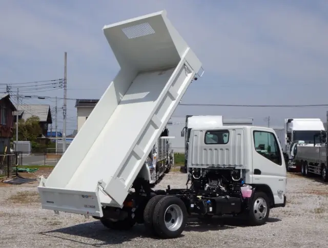 三菱 キャンター 2RG-FBA60(2WD)の写真4