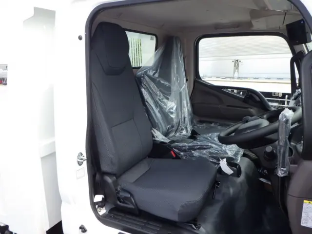 乗車定員は3名です。|三菱 キャンター 2RG-FBA60(2WD)の写真7