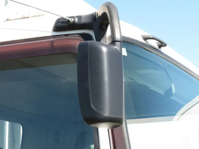 運転席側サイドミラーカバーに細かいキズがあります。|三菱 スーパーグレート QKG-FY50VYの写真33